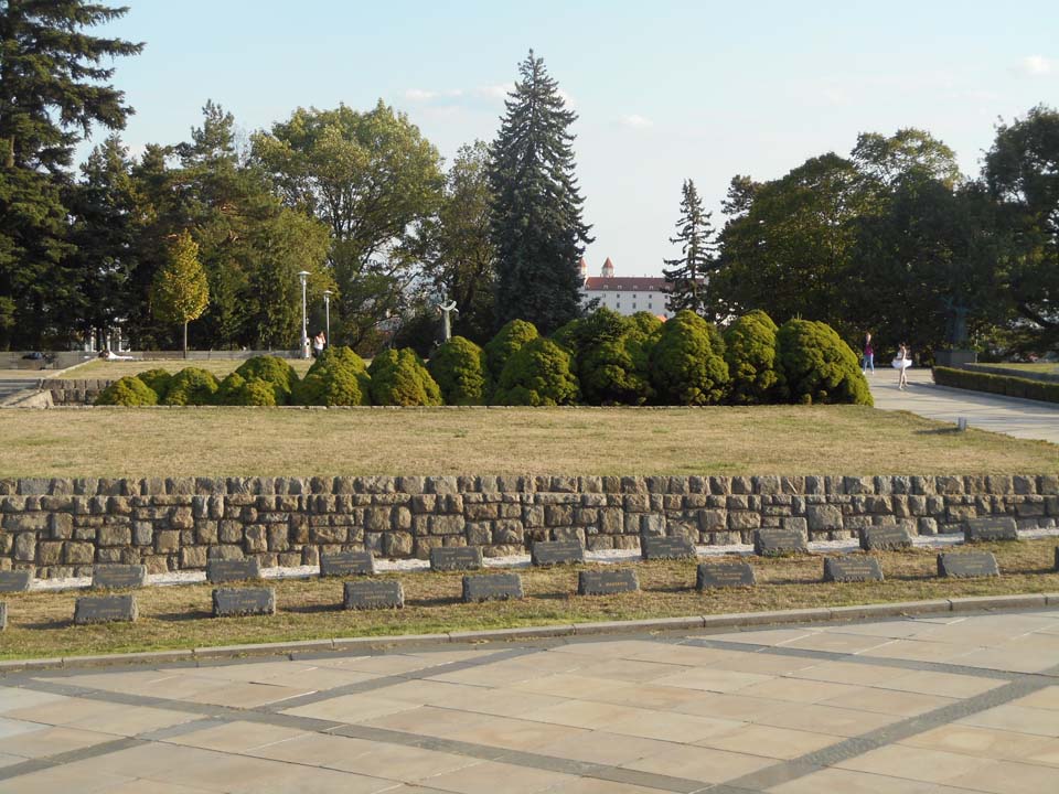 Братислава. Мемориал Славин