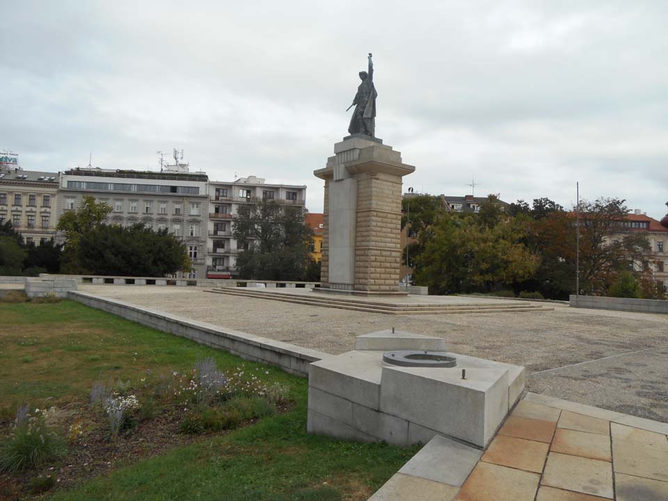 Брно. Памятник Освободителям
